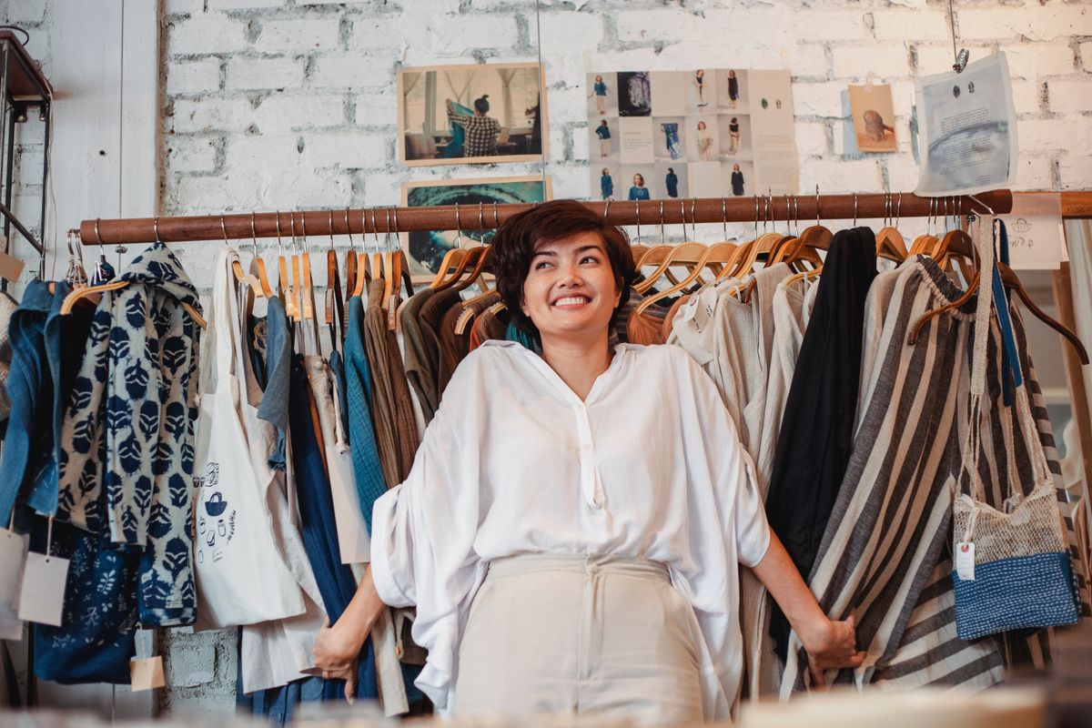 Ubat untuk lelaki di Watson Malaysia - wanita membeli produk kesihatan lelaki